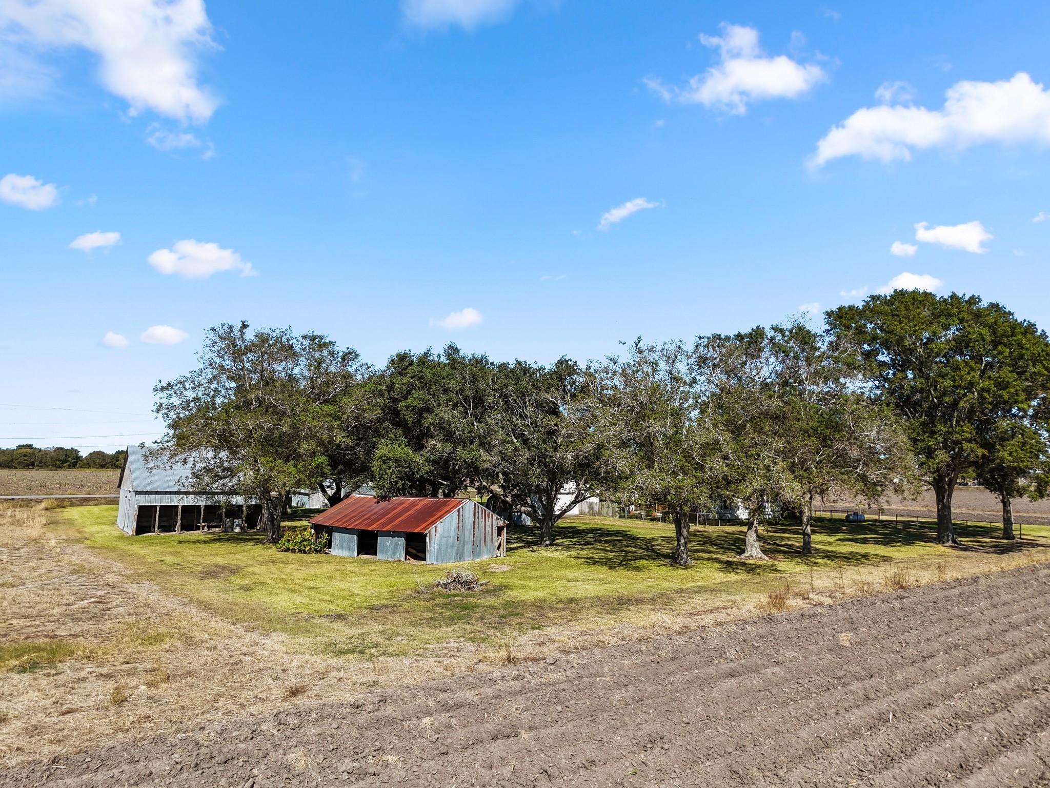 14309 Vrlla Road Guy, TX 77444 - Photo 9 of 41 a backyard of a house with table and chairs