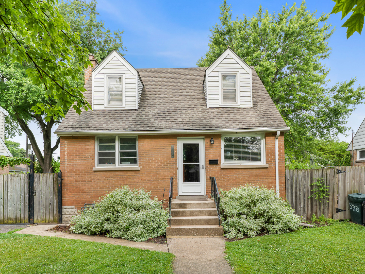 528 Maple Lane Hillside, IL 60162 - Photo 2 of 25