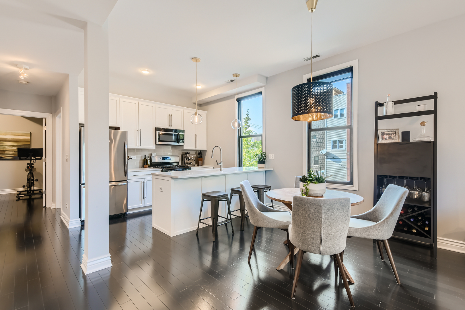 3258 North Racine Avenue, Unit 2 Chicago, IL 60657 - Photo 5 of 17 Gallery Image 5