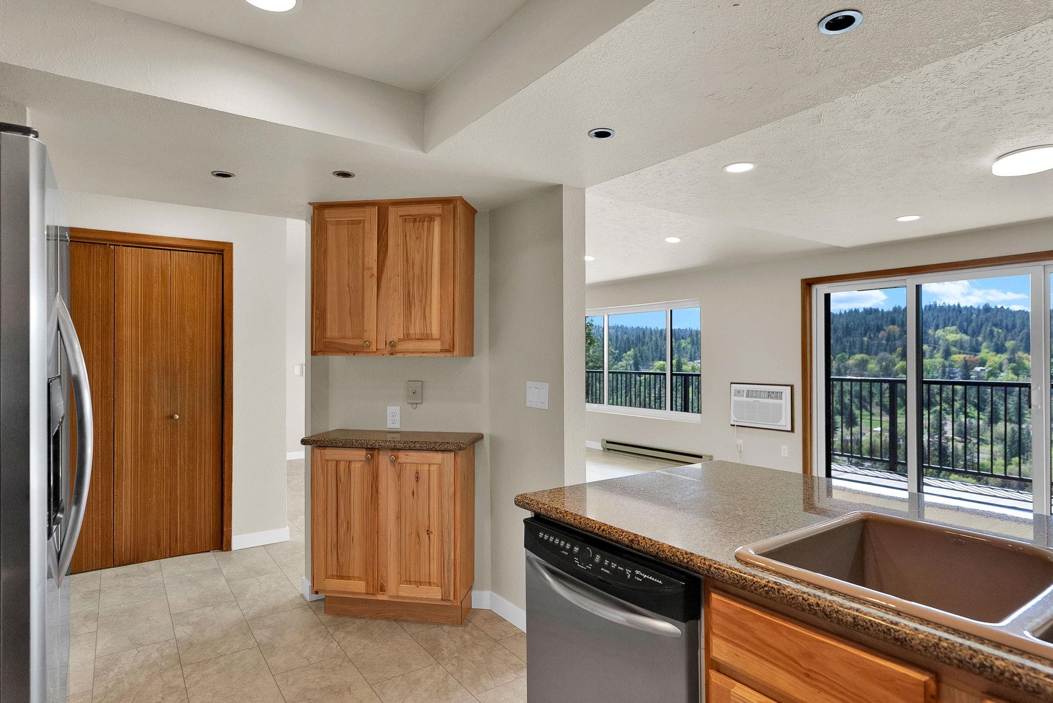 166 South Coeur D'Alene Street, Unit D304 Spokane, WA 99201 - Photo 16 of 31