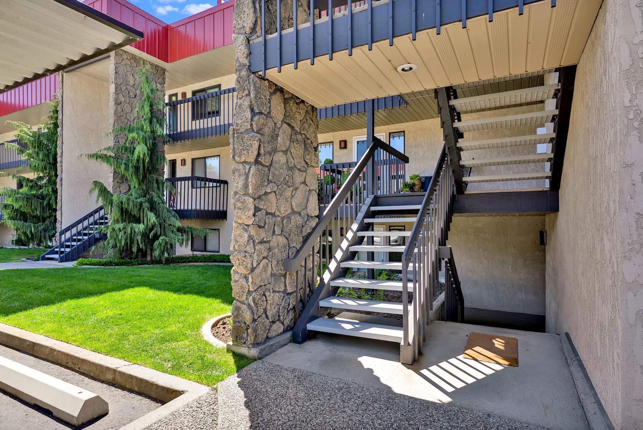166 South Coeur D'Alene Street, Unit D304 Spokane, WA 99201 - Photo 4 of 31