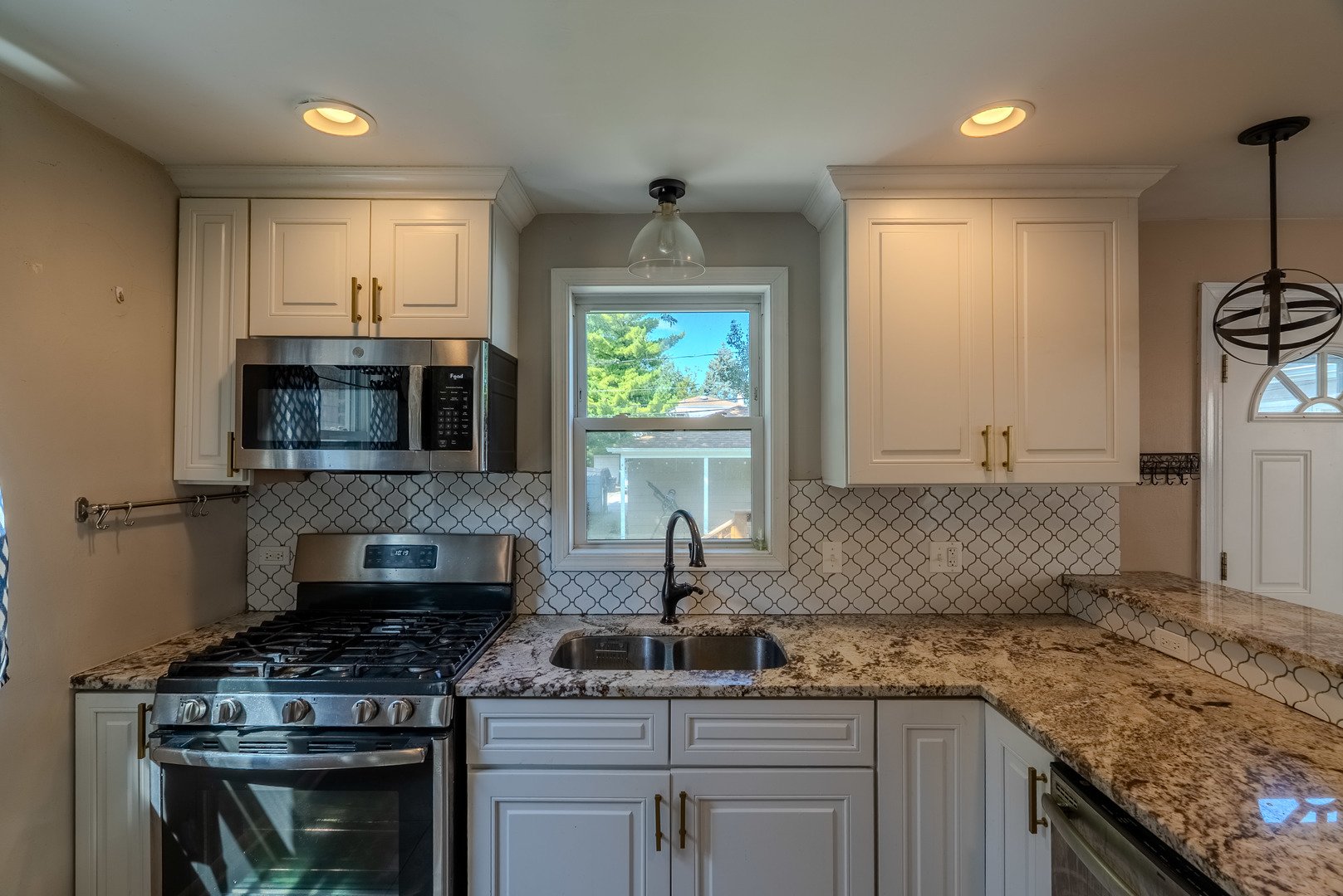 4210 Maple Avenue Brookfield, IL 60513 - Photo 9 of 29