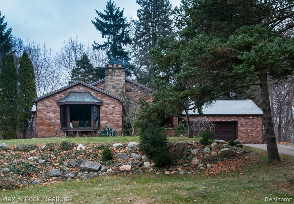 1955 Squirrel Road Bloomfield Hills, MI 48304 - Photo 1 of 36 001DSC_7047.jpg