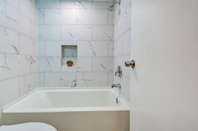 $160,000 | 781 Country Pl Drive, Unit 2077, Houston, TX 77079