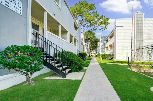 $160,000 | 781 Country Pl Drive, Unit 2077, Houston, TX 77079