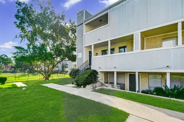 $160,000 | 781 Country Pl Drive, Unit 2077, Houston, TX 77079