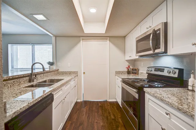 $160,000 | 781 Country Pl Drive, Unit 2077, Houston, TX 77079