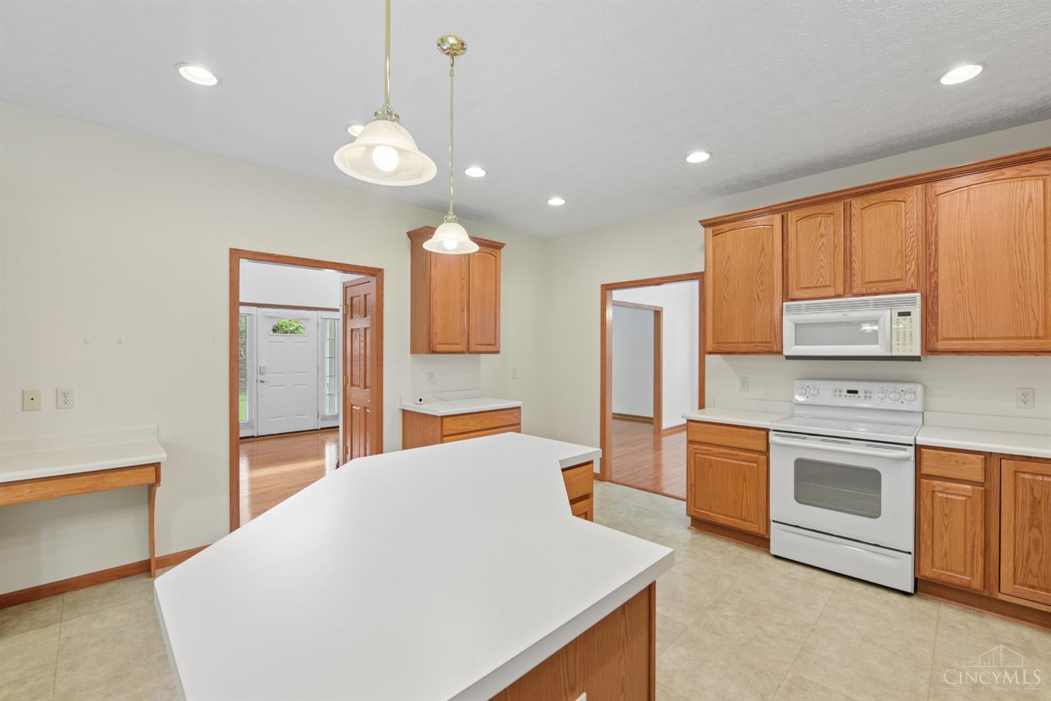 1109 Asbury Road Cincinnati, OH 45255 - Photo 18 of 69