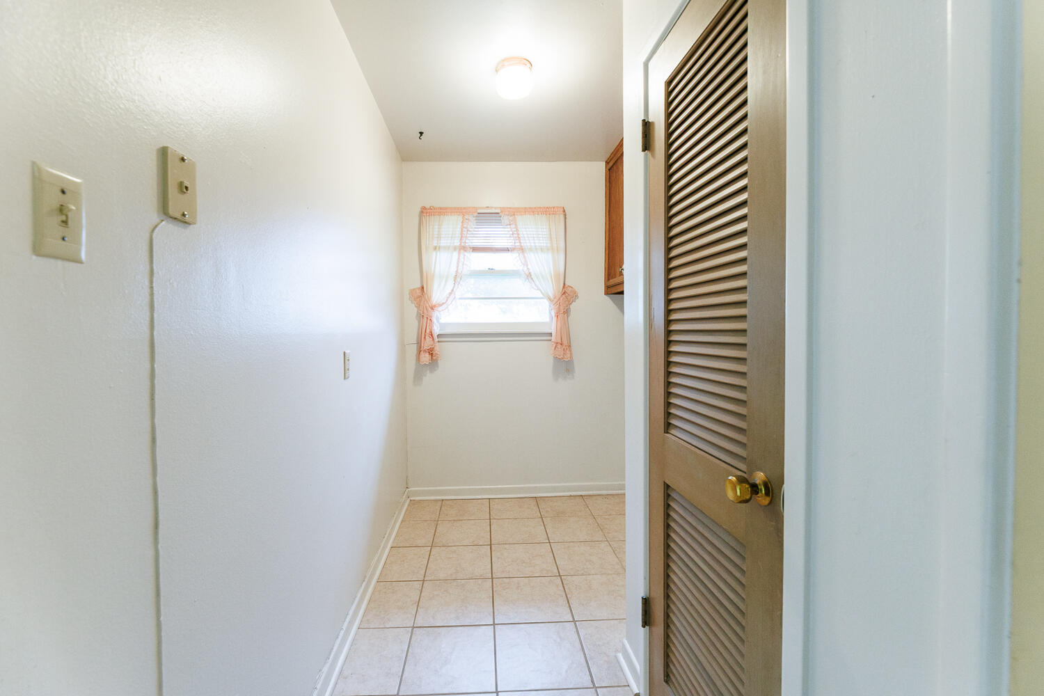 5220 7th Street Lubbock, TX 79416 - Photo 29 of 34 Laundry Room
