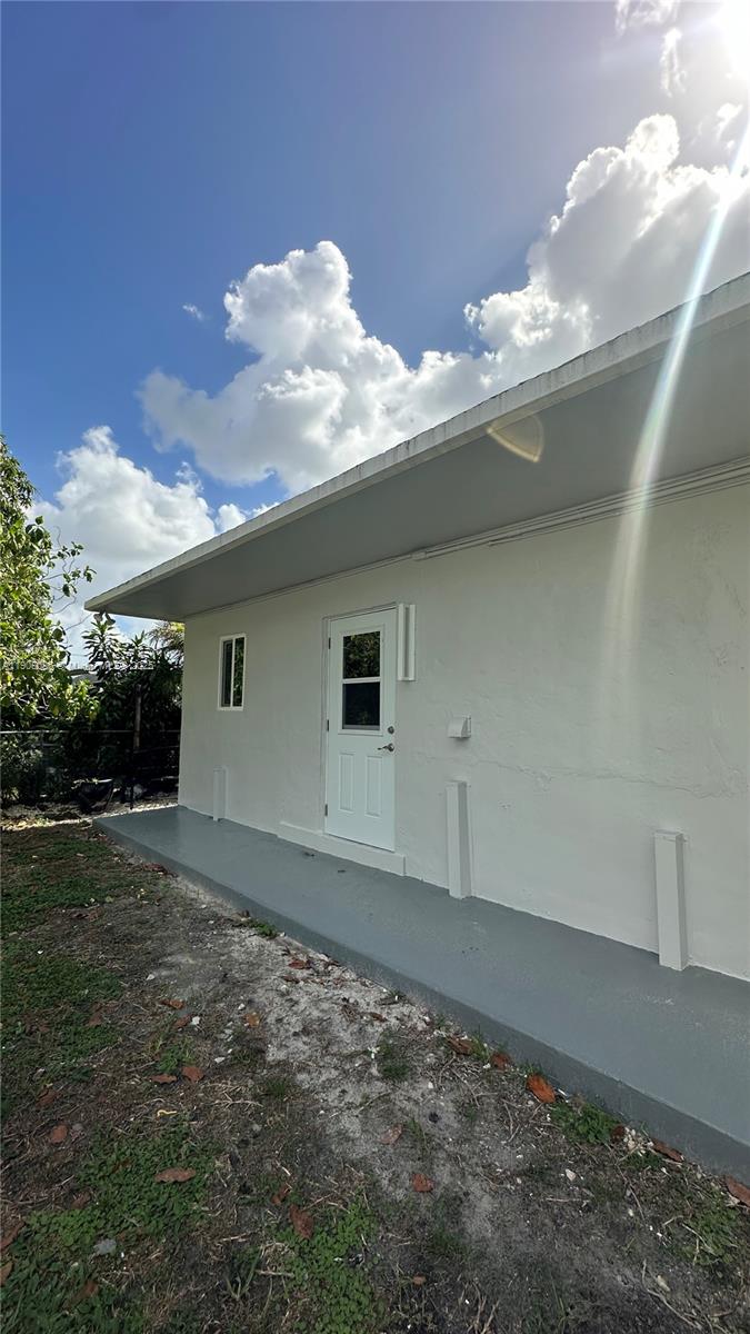 685 West 35th Street, Unit 685 Hialeah, FL 33012 - Photo 4 of 21 a view of a garage