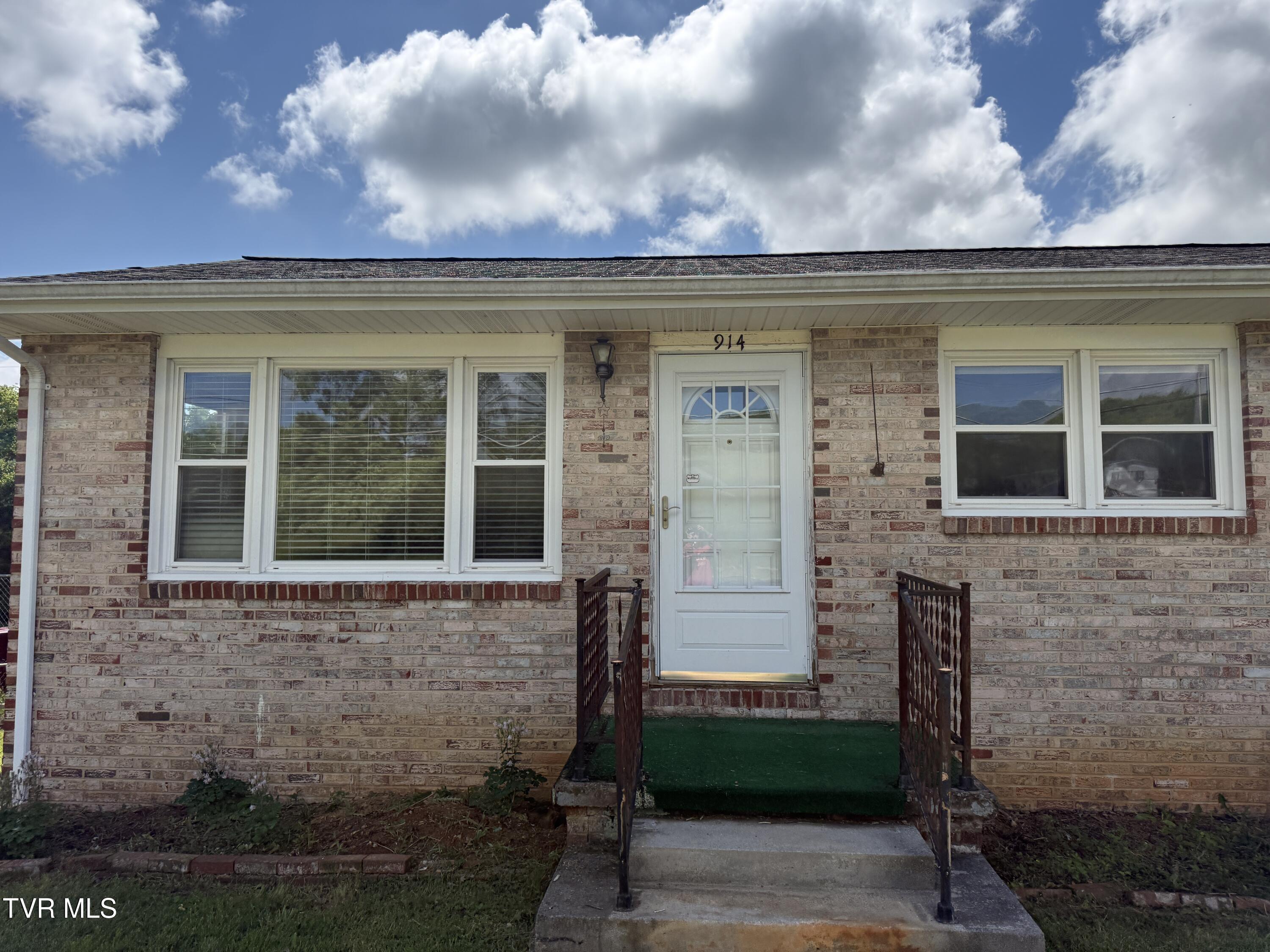 914 East Mountain View Road Johnson City, TN 37601 - Photo 2 of 61 IMG_0347 2