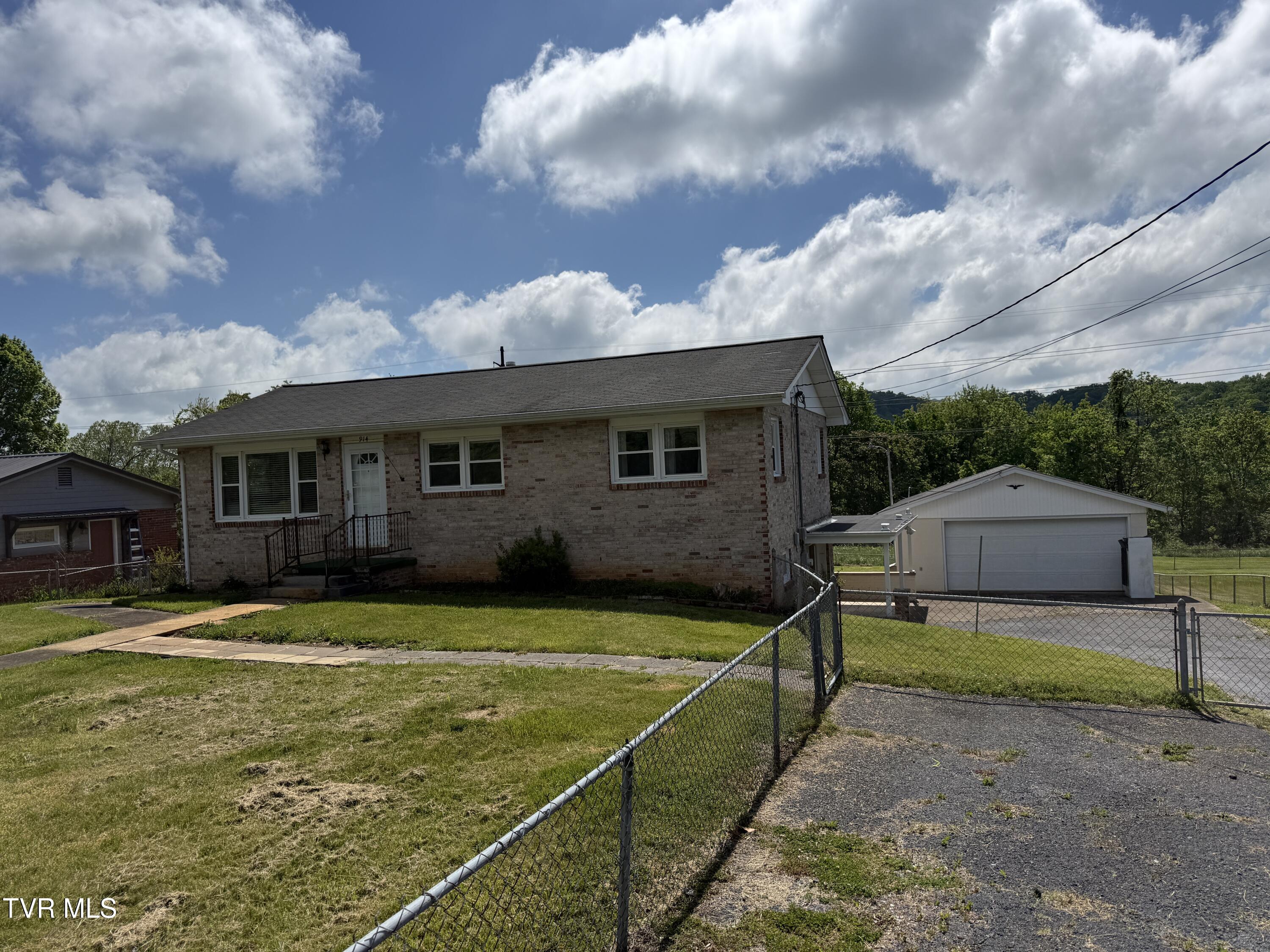 914 East Mountain View Road Johnson City, TN 37601 - Photo 5 of 61 IMG_0344