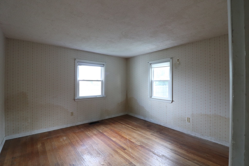 22 Windsor Road Beverly, MA 01915 - Photo 16 of 23