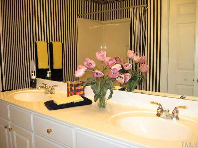 3426 Barron Berkeley Way Raleigh, NC 27612 - Photo 11 of 14 Bathroom