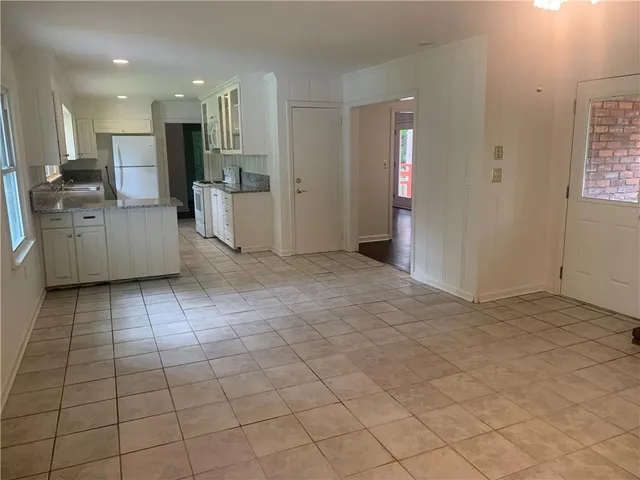 $2,395 | 2380 Clairmont Road, Atlanta, GA 30329