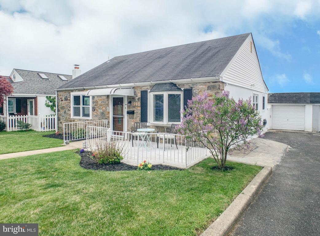 9231 Wesleyan Road Philadelphia, PA 19114 - Photo 2 of 31 Side View