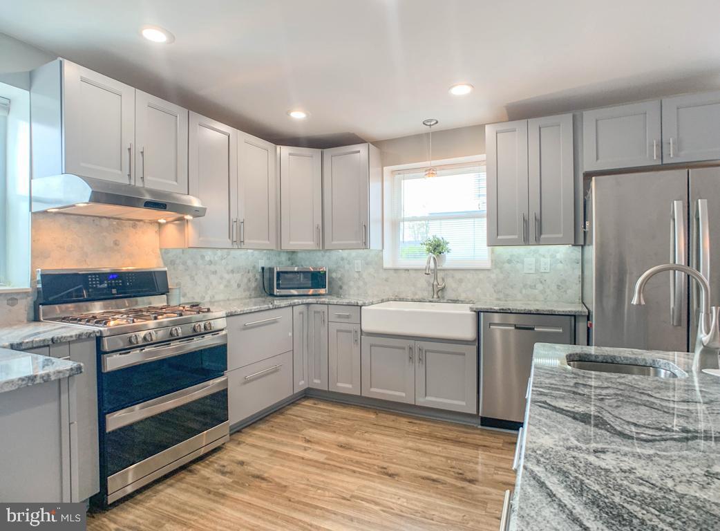 9231 Wesleyan Road Philadelphia, PA 19114 - Photo 12 of 31 Stunning Kitchen