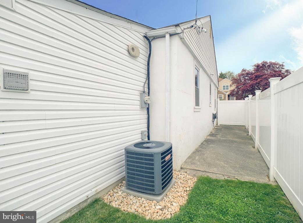 9231 Wesleyan Road Philadelphia, PA 19114 - Photo 26 of 31 Exterior Side