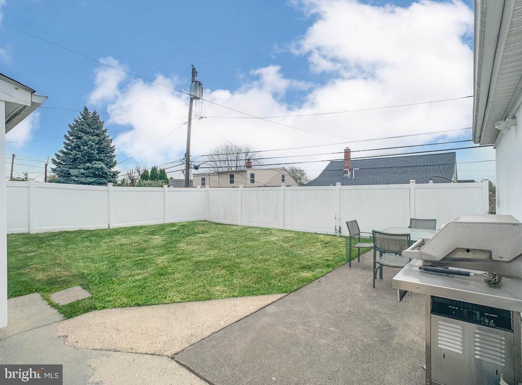 9231 Wesleyan Road Philadelphia, PA 19114 - Photo 29 of 31 Fully fenced in yard