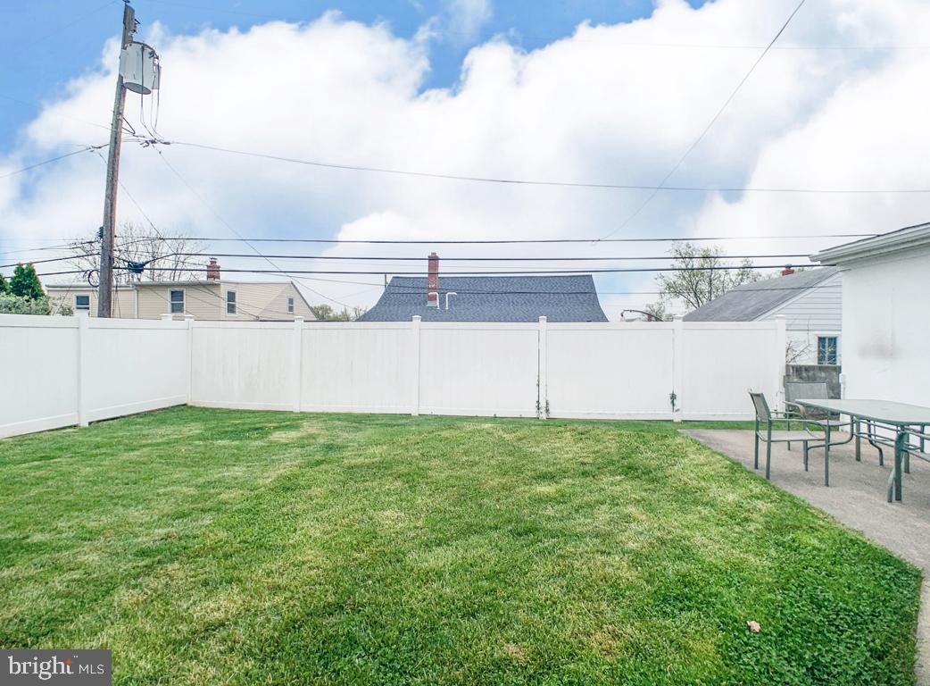 9231 Wesleyan Road Philadelphia, PA 19114 - Photo 30 of 31 Backyard