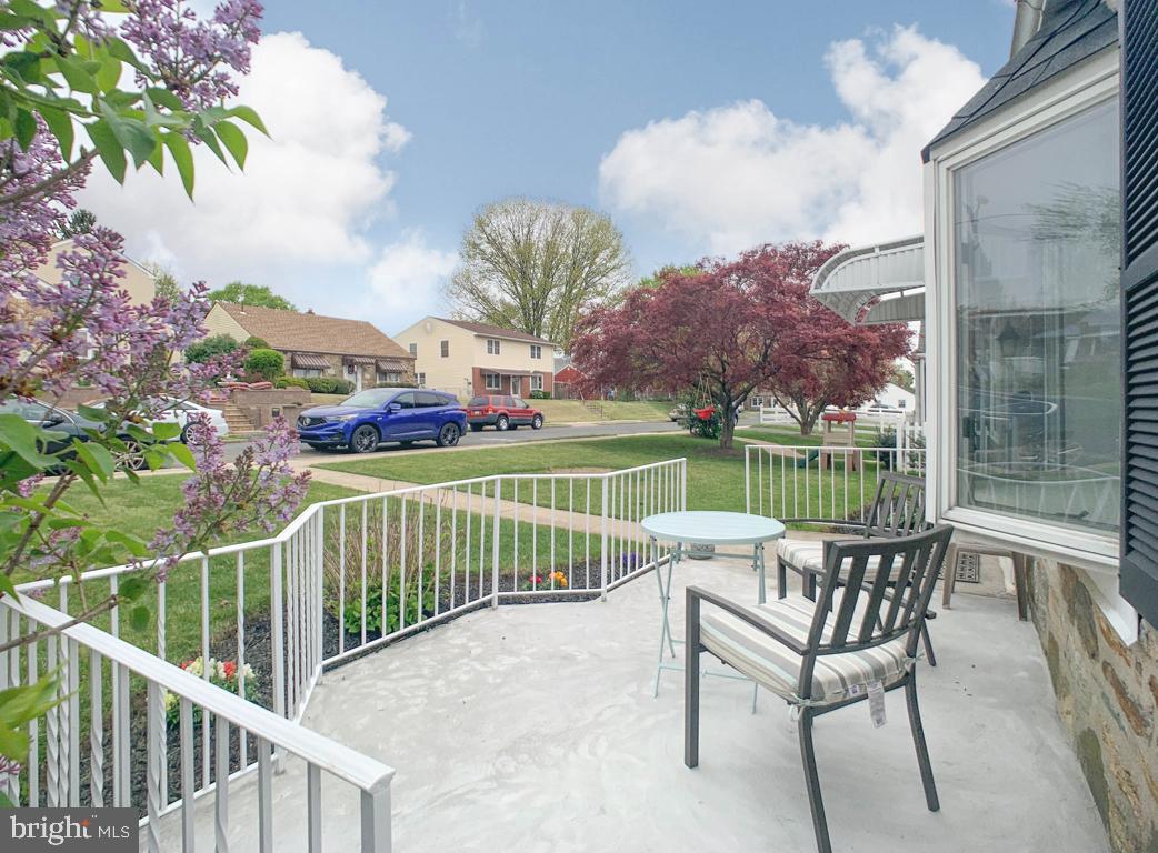 9231 Wesleyan Road Philadelphia, PA 19114 - Photo 4 of 31 Porch View