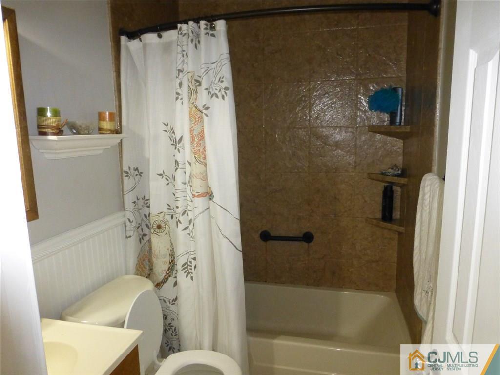88 Winthrop Road Edison, NJ 08817 - Photo 8 of 15 a bathroom with a bathtub and shower