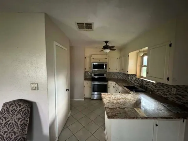 $1,499 | 718 Westbury Street, West Orange, TX 77630