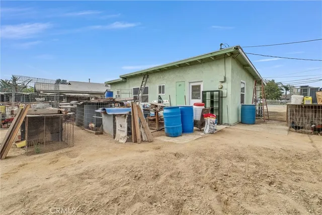 a house view with a backyard space