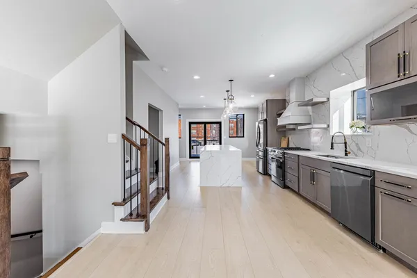 $600,000 | 3530 West Van Buren Street, Chicago, IL 60624