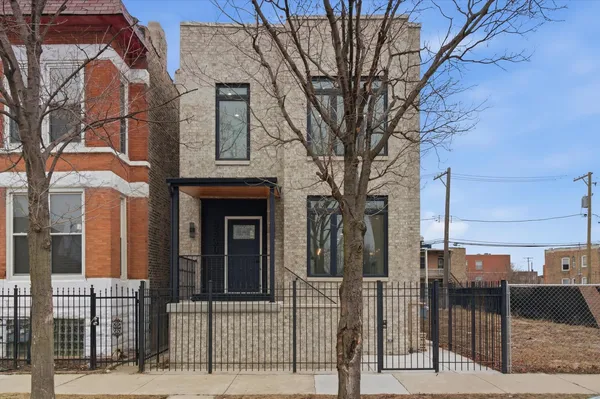 $600,000 | 3530 West Van Buren Street, Chicago, IL 60624