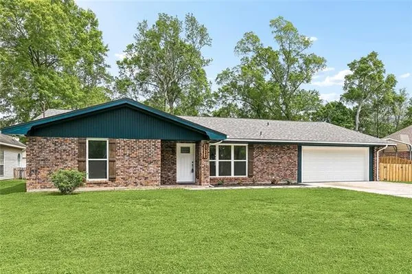 $438,000 | 1923 Destin Street, Mandeville, LA 70448