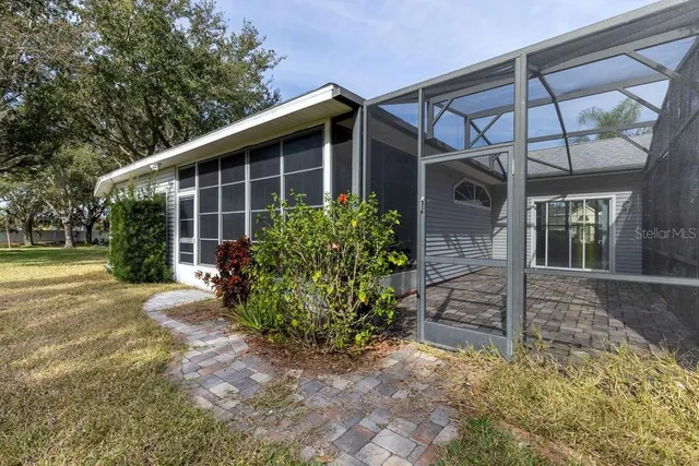 a view of a house with backyard and garden