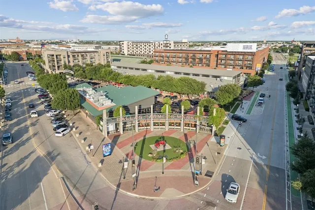 a picture of a wall with a white building