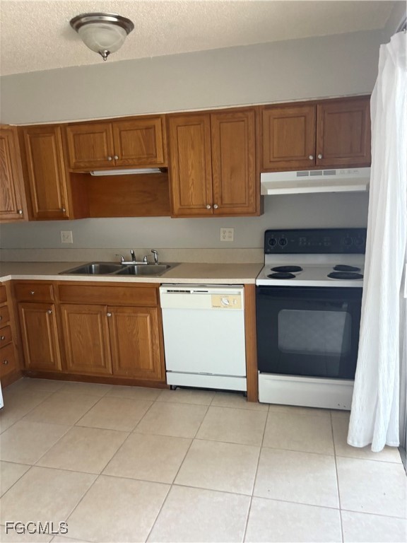 1560 Colonial Boulevard, Unit 136 Fort Myers, FL 33907 - Photo 2 of 10 a kitchen with a stove top oven and cabinets
