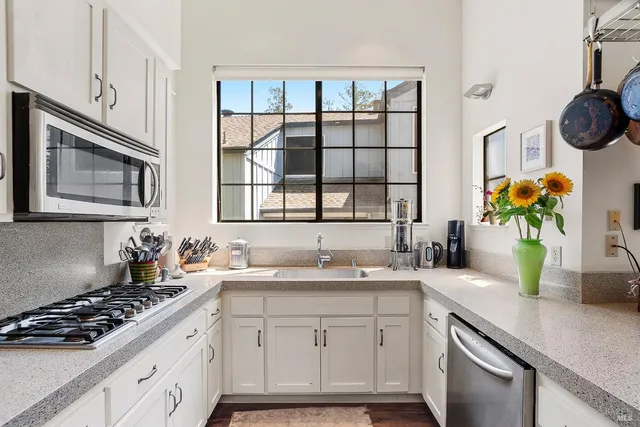 $1,045,000 | 1112 Princeton Drive, Sonoma, CA 95476