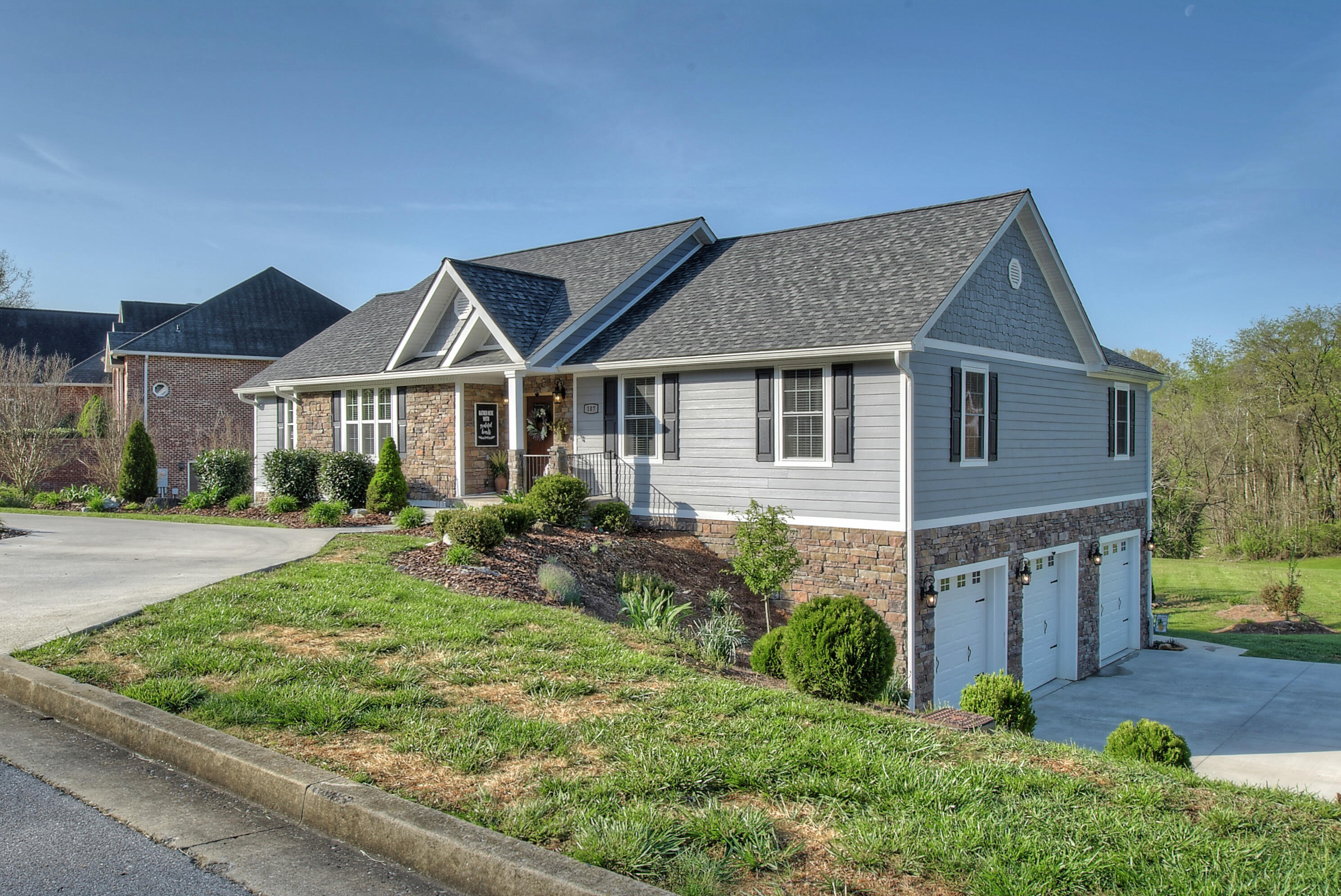 107 Stone Ridge Court Elizabethton, TN 37643 - Photo 4 of 54 4