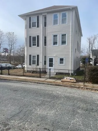 $2,500 | 9 Moen Street, Unit 2, Worcester, MA 01605