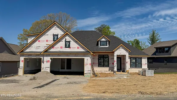 $849,900 | 159 Elokwa Way, Loudon, TN 37774