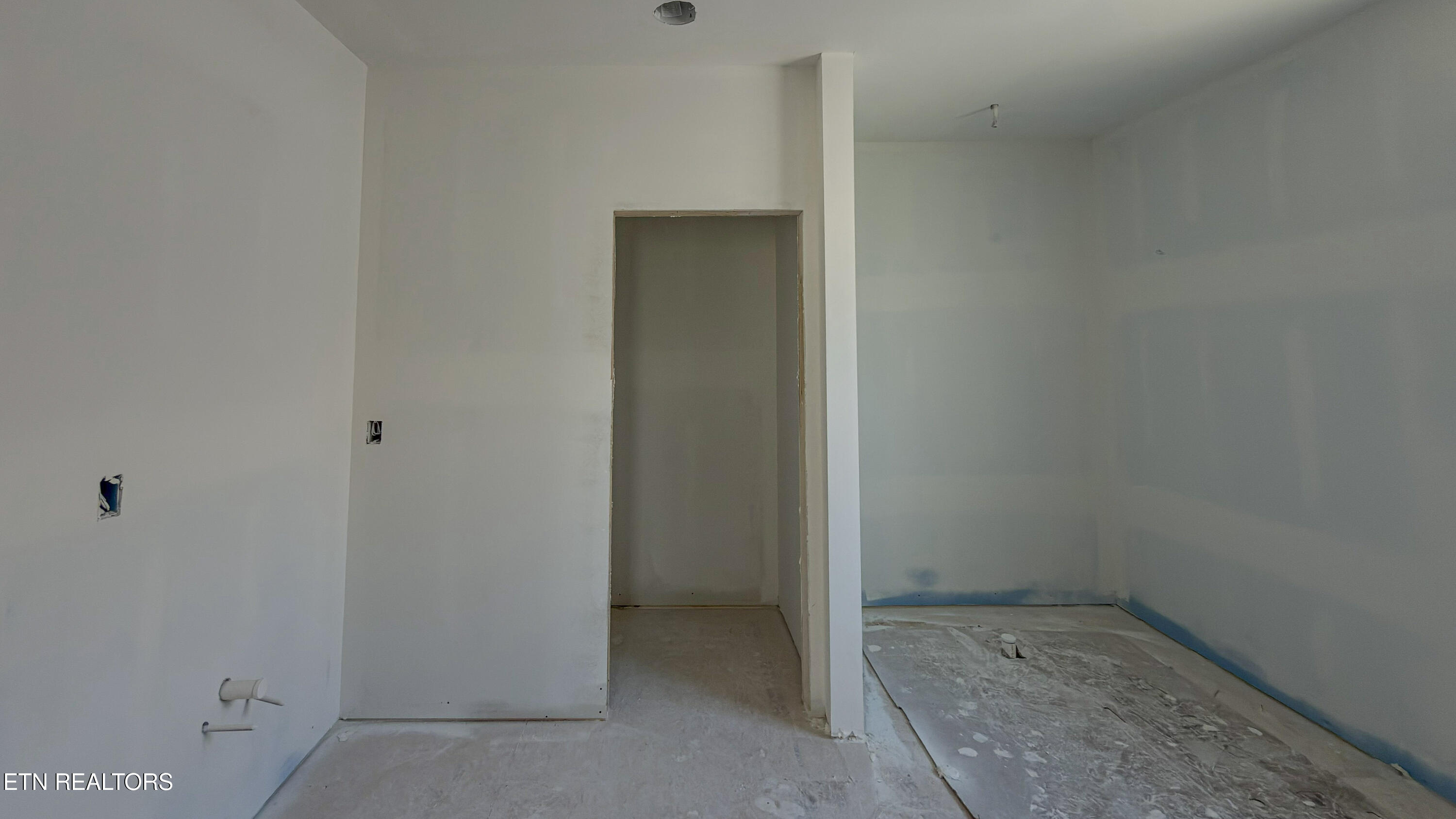 159 Elokwa Way Loudon, TN 37774 - Photo 16 of 46 Master Bathroom