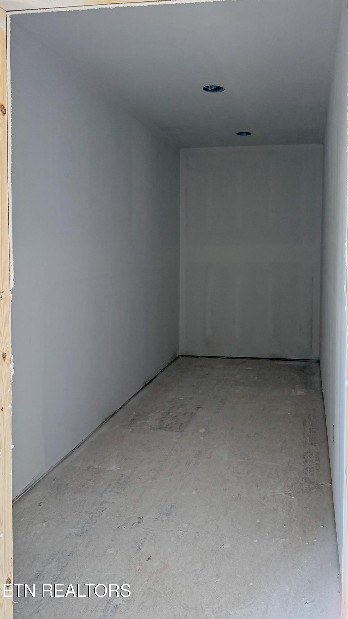 159 Elokwa Way Loudon, TN 37774 - Photo 20 of 46 Master Closet