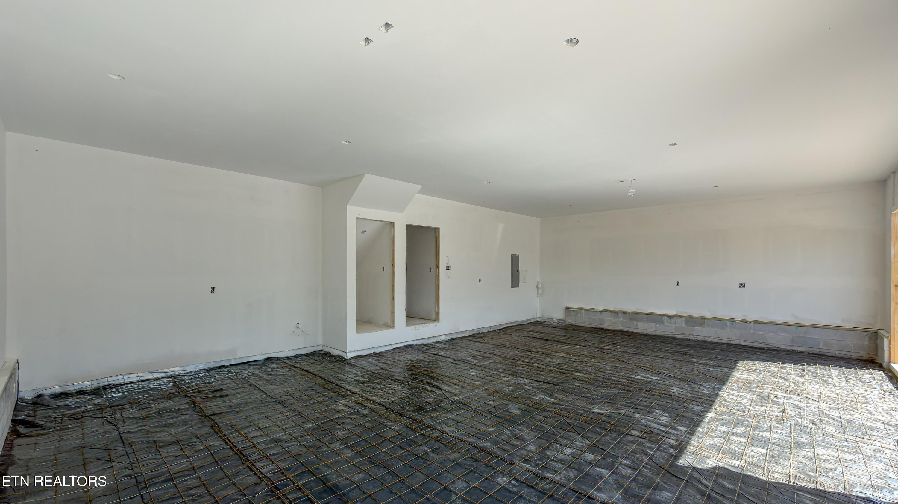 159 Elokwa Way Loudon, TN 37774 - Photo 36 of 46 Oversized Car Garage