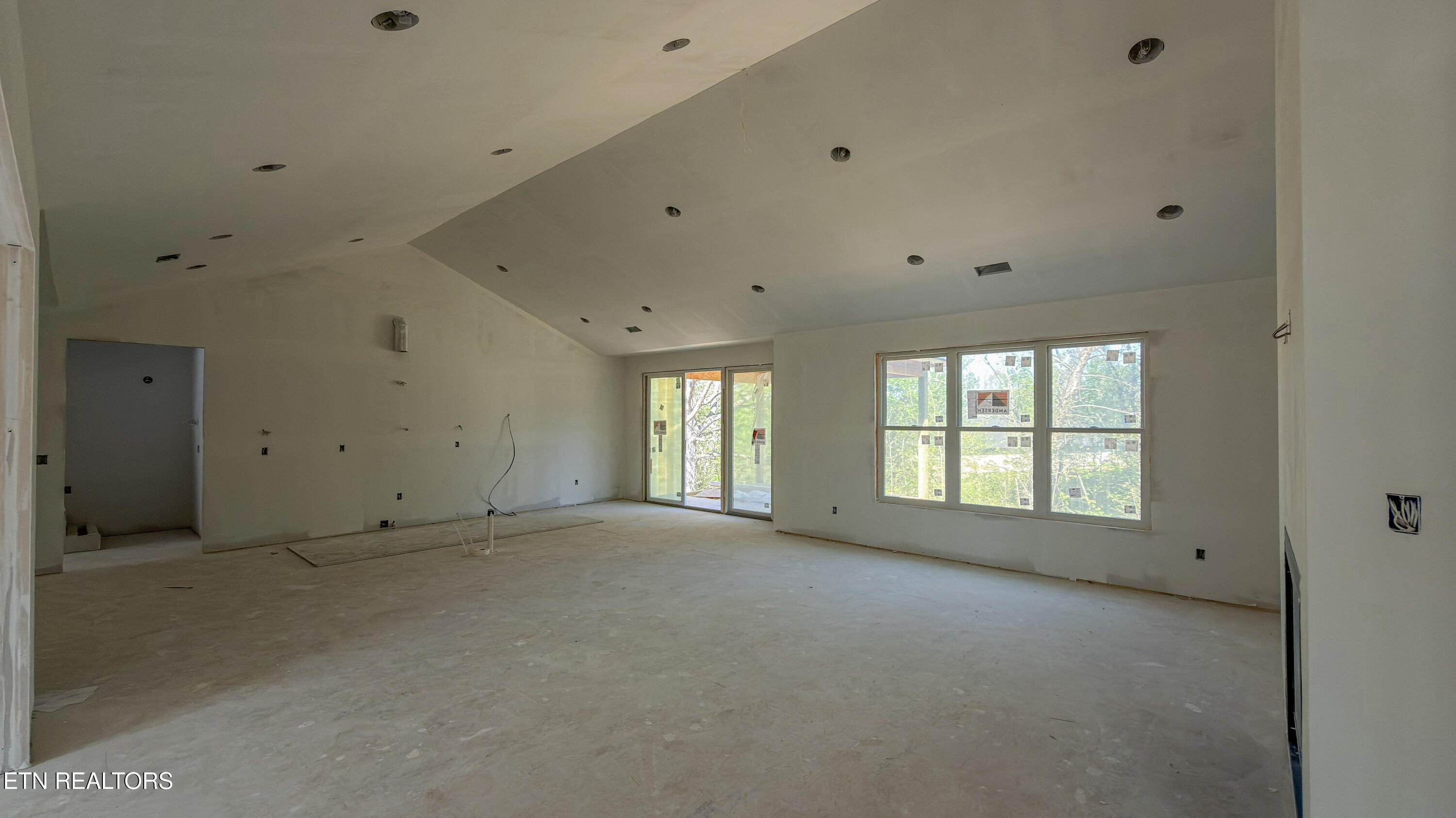 159 Elokwa Way Loudon, TN 37774 - Photo 7 of 46 Living Room / Kitchen / Breakfast