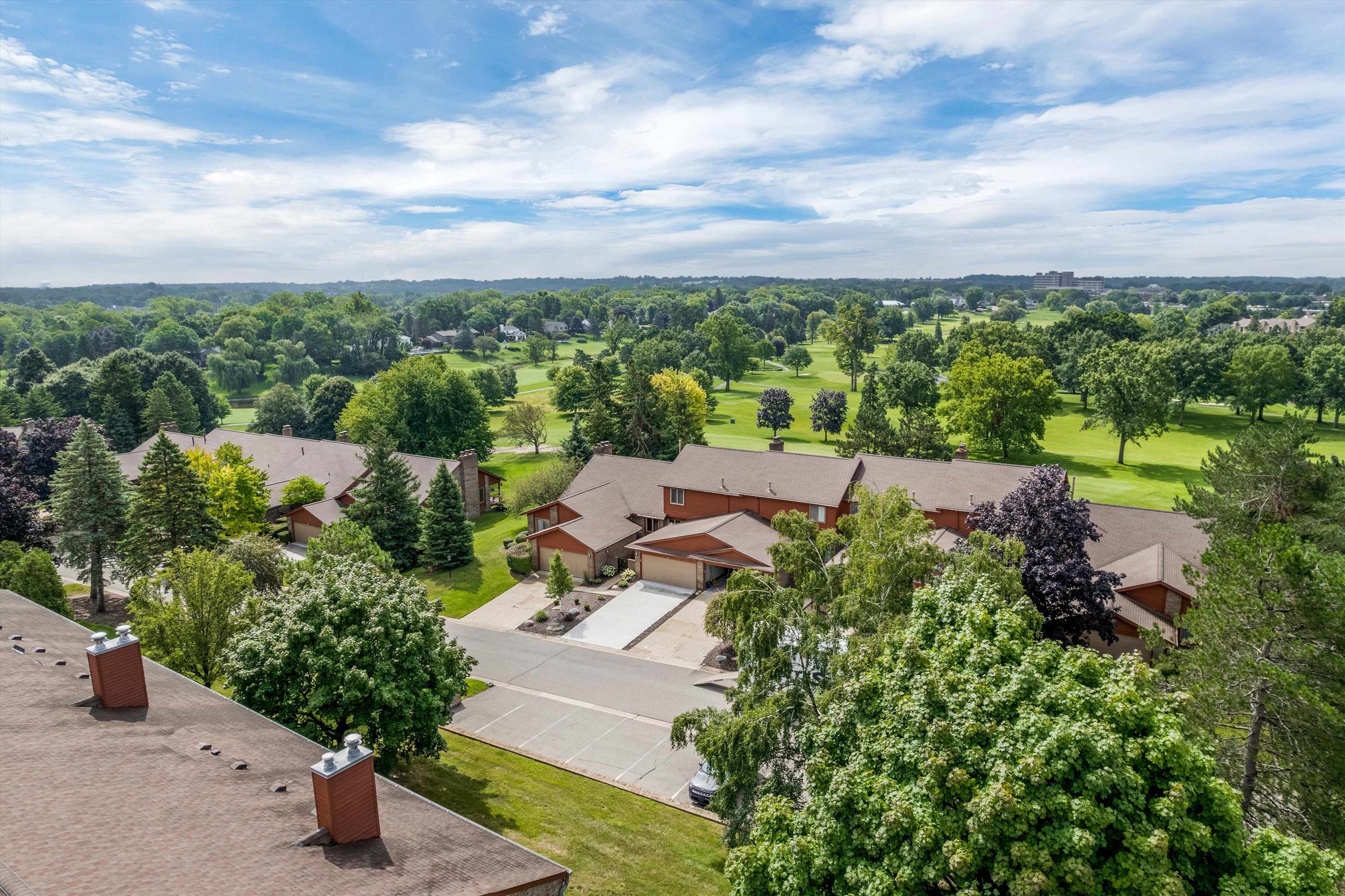 878 GreenView Court Rochester, MI 48307 - Photo 35 of 50 50152702-427cc779-128a-4e80-bf9d-3bb2c4685dcb.JPG