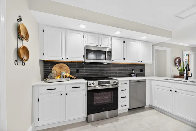 $575,000 | 126 Wateree Drive, Santee, SC 29142