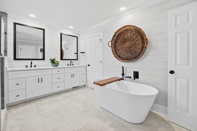 $575,000 | 126 Wateree Drive, Santee, SC 29142