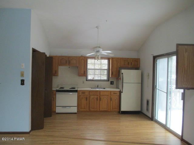 54 Eagle Path Bushkill, PA 18324 - Photo 4 of 8