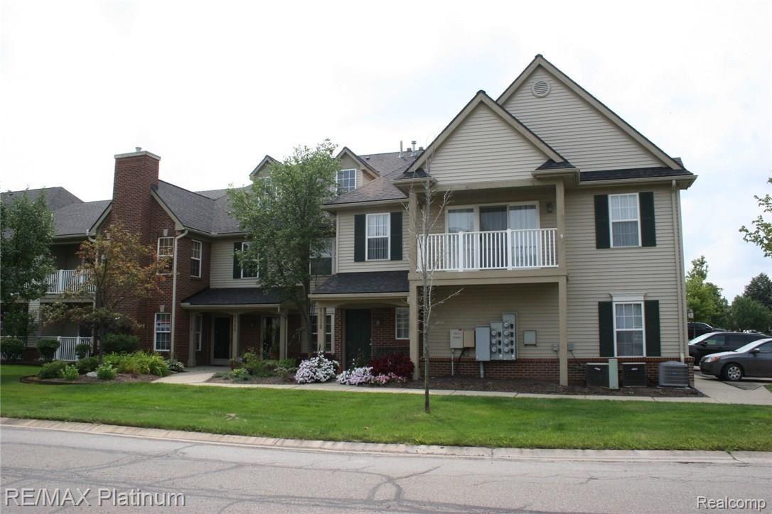 4074 Hampton Ridge Boulevard, Unit 58 Howell, MI 48843 - Photo 3 of 37 Move in ready- ground floor convenience