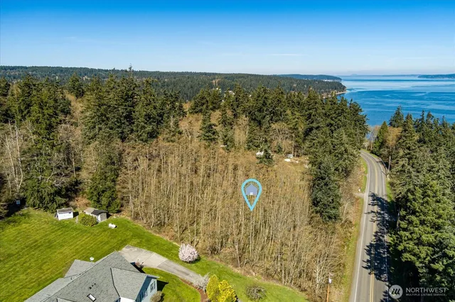 a view of a lake with houses in outdoor space