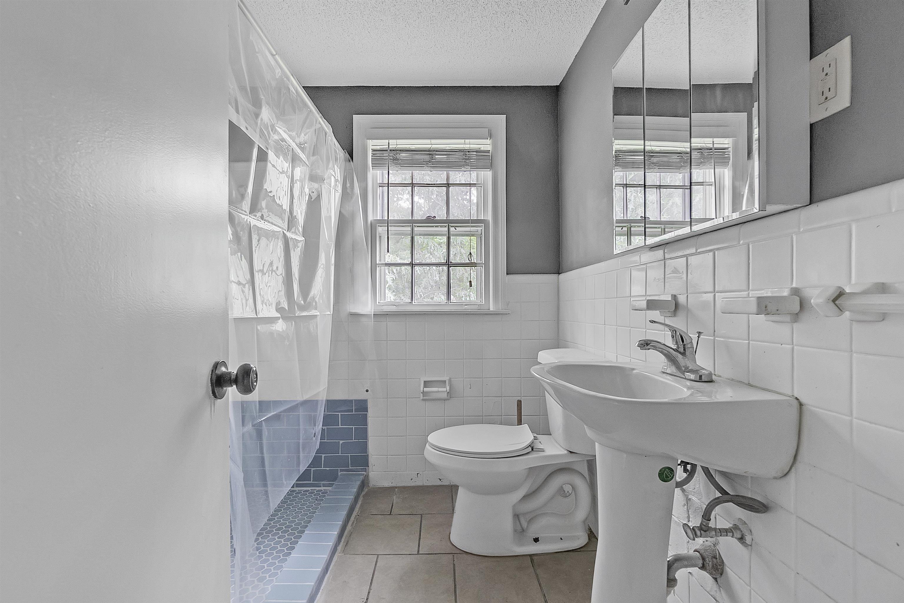 3321 Lakeview Road Memphis, TN 38116 - Photo 17 of 30 a bathroom with a sink toilet and shower