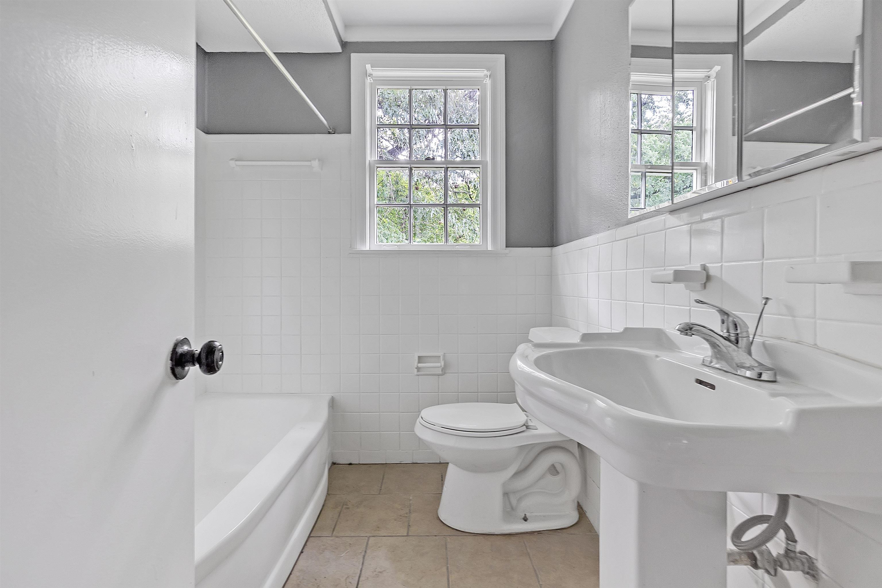 3321 Lakeview Road Memphis, TN 38116 - Photo 20 of 30 a bathroom with a sink and a bathtub